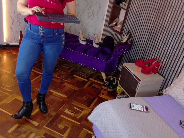 ScarletHiit live cam on BongaCams