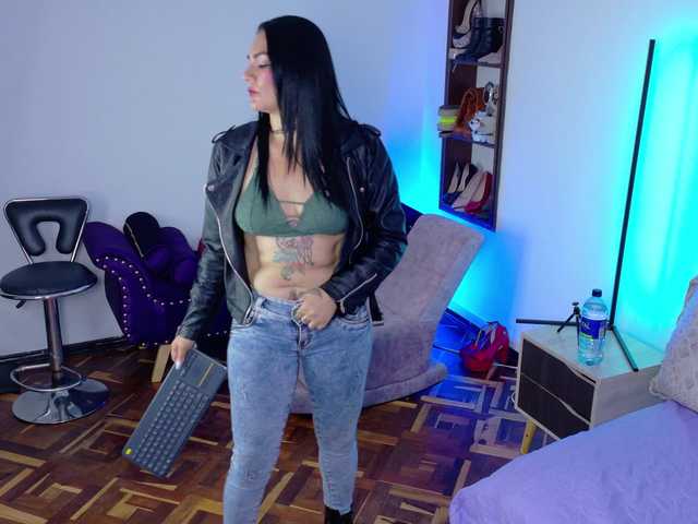 ScarletHiit live cam on BongaCams