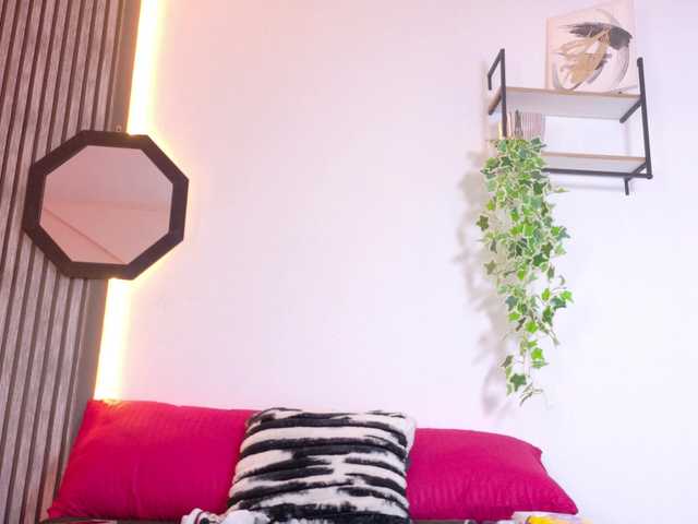 ScarletHiit live cam on BongaCams