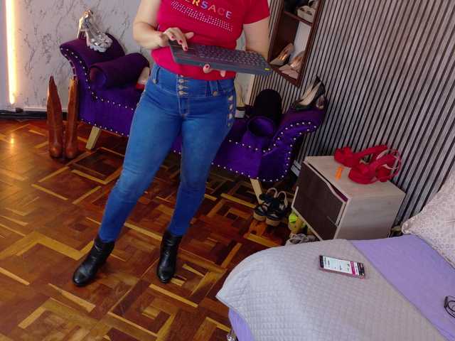 ScarletHiit live cam on BongaCams