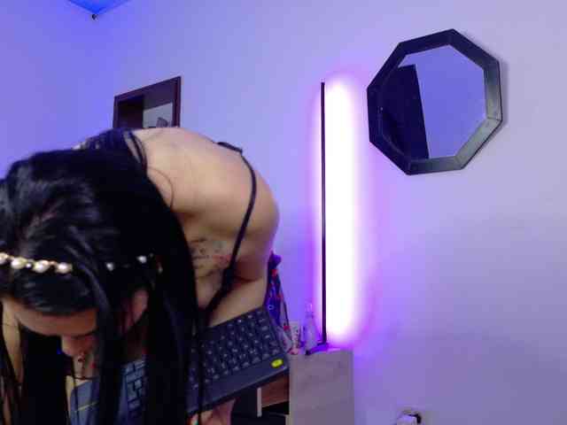 ScarletHiit Live Webcam on BongaCams
