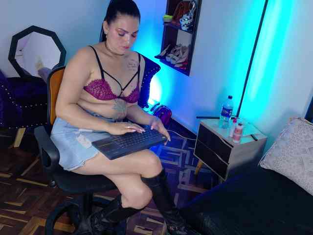 ScarletHiit webcam