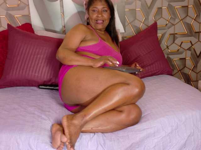 Miia-Blace live cam on BongaCams