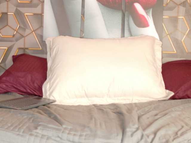 Miia-Blace, BongaCams üzerinde canlı