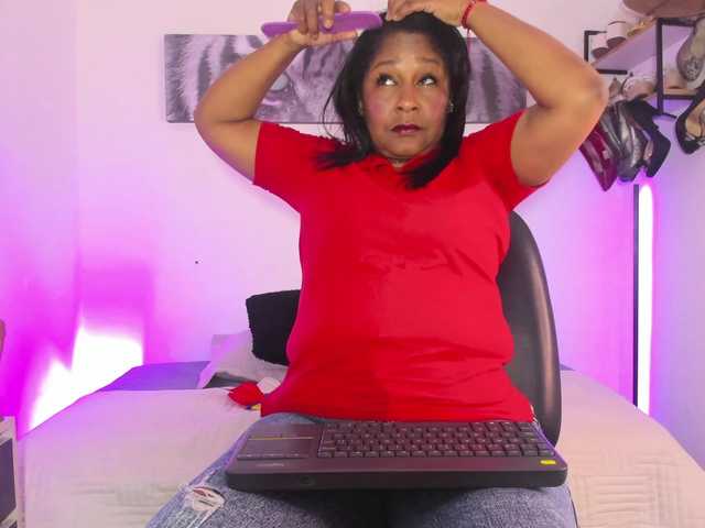 Miia-Blace live cam on BongaCams
