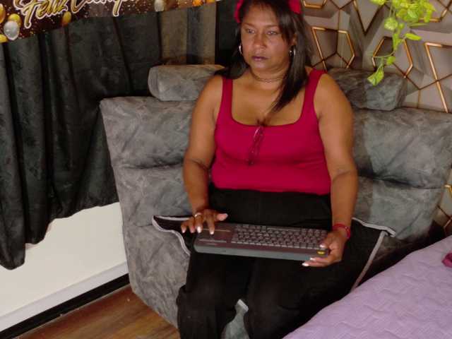 Miia-Blace live cam on BongaCams