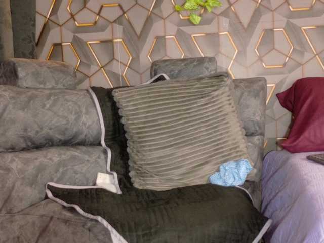Miia-Blace live cam on BongaCams