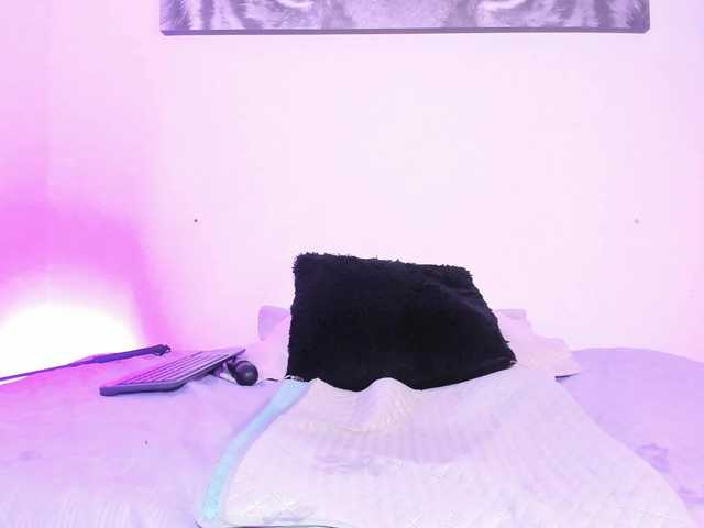 Miia-Blace live cam on BongaCams