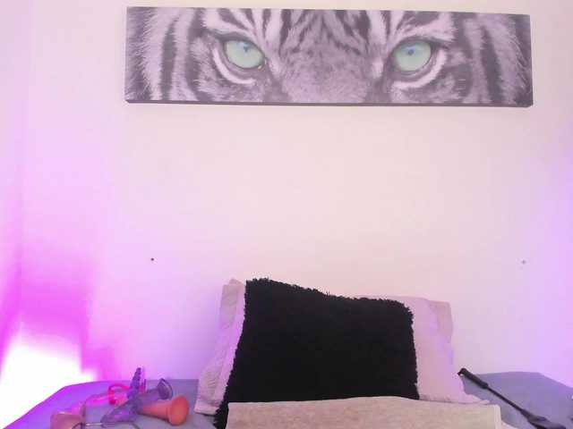 Miia-Blace live cam on BongaCams