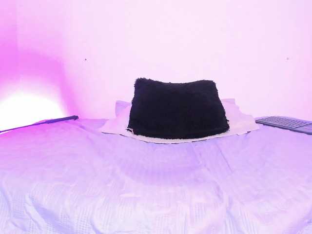 Miia-Blace live cam on BongaCams