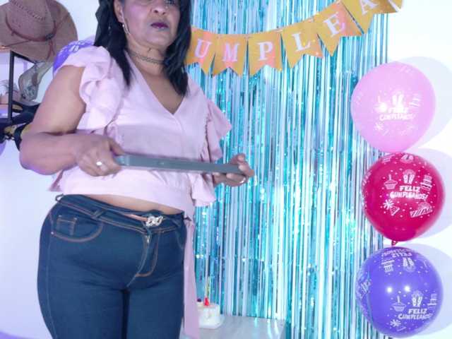 Miia-Blace live cam on BongaCams