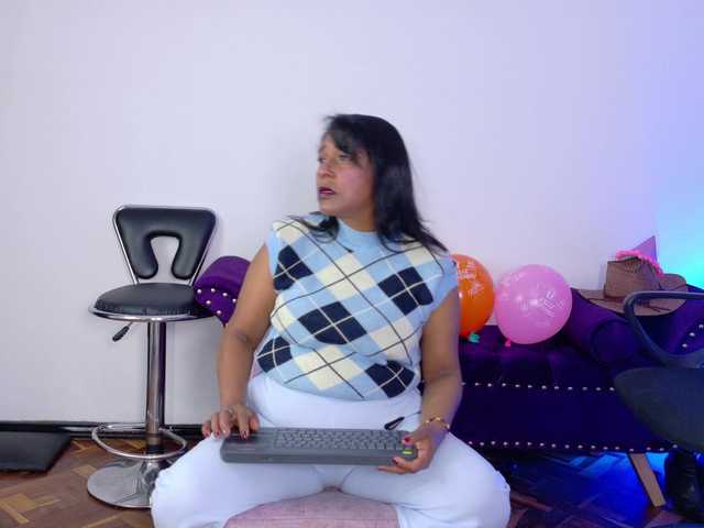 Miia-Blace live cam on BongaCams
