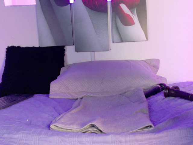 Miia-Blace live cam on BongaCams