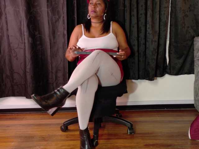 Miia-Blace live cam on BongaCams