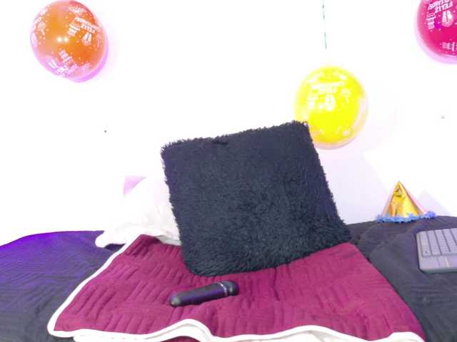 Miia-Blace live cam on BongaCams