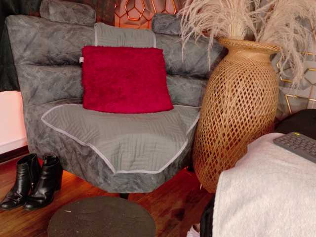 Miia-Blace live cam on BongaCams