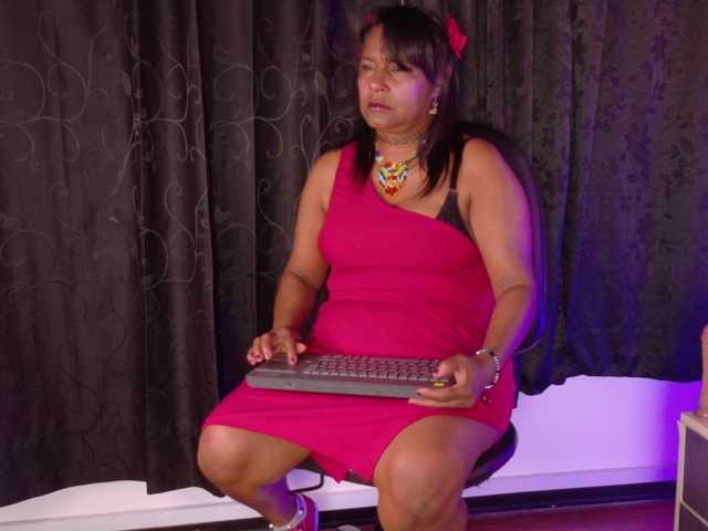 Miia-Blace live cam on BongaCams