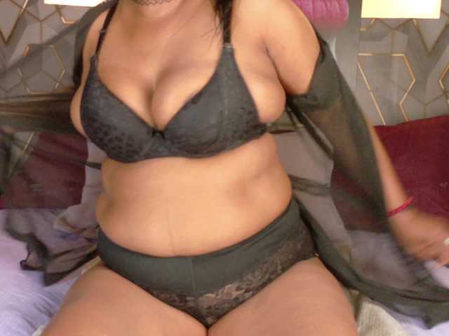 Miia-Blace live cam on BongaCams
