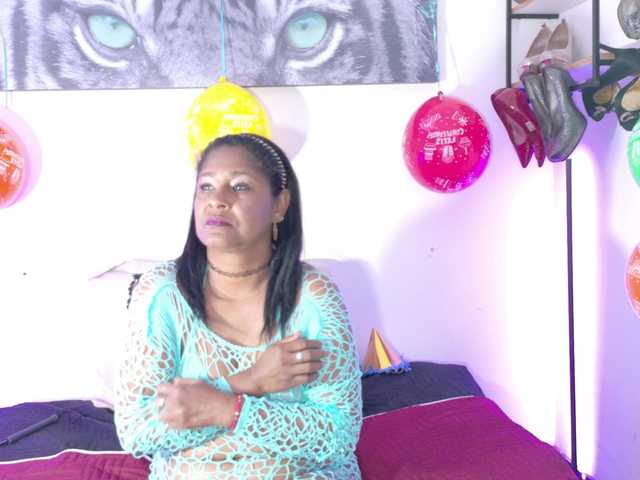 Miia-Blace live cam on BongaCams
