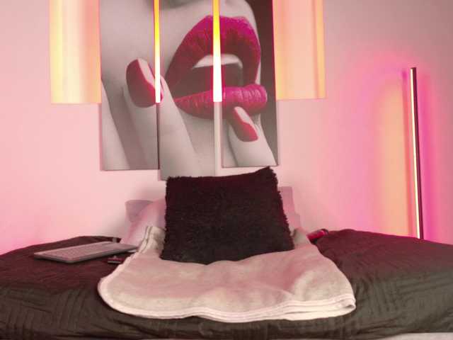 Miia-Blace live cam on BongaCams