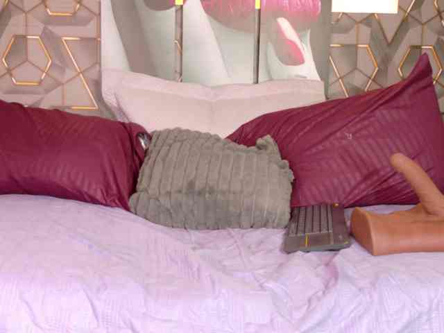 Miia-Blace Live Webcam on BongaCams