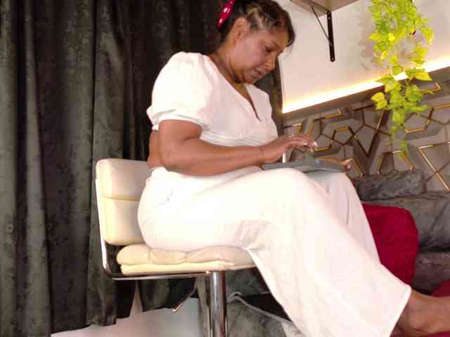 Miia-Blace Live Webcam on BongaCams