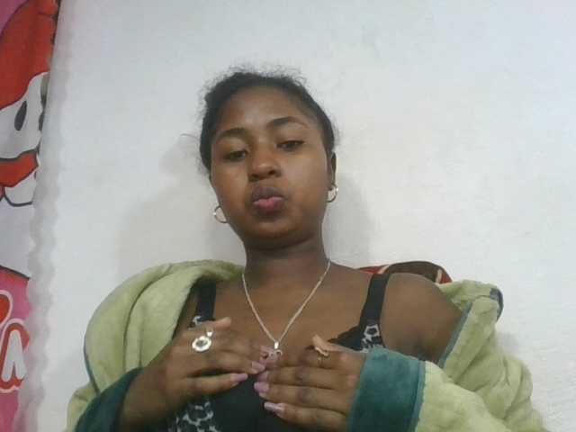 Marinah1a live cam on BongaCams