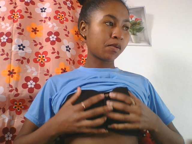 Marinah1a live cam on BongaCams