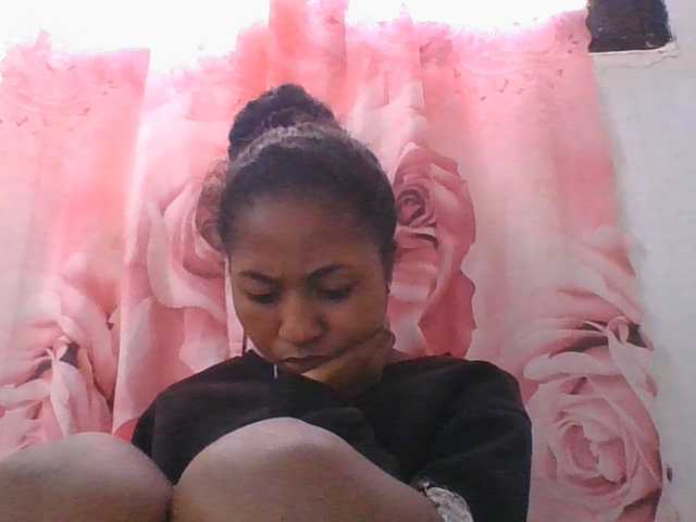 Marinah1a live cam on BongaCams