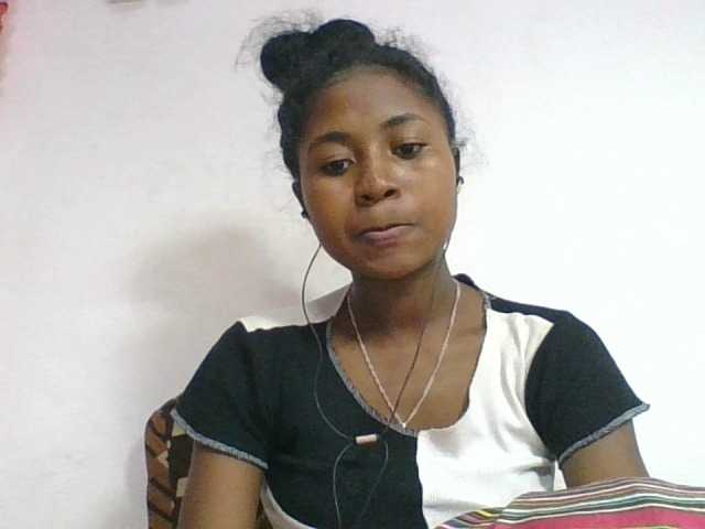 Marinah1a live cam on BongaCams