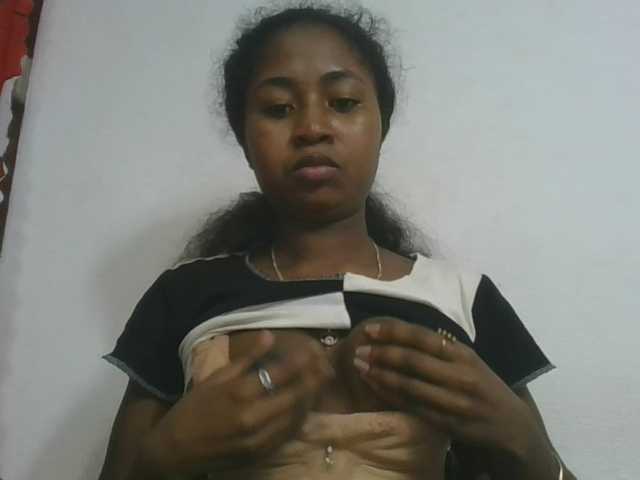 Marinah1a live cam on BongaCams