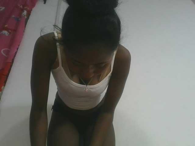 Marinah1a live cam on BongaCams