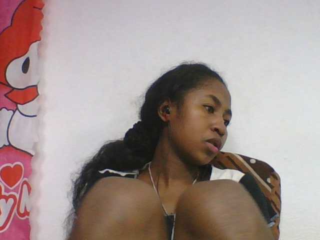 Marinah1a live cam on BongaCams