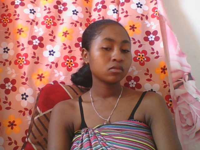 Marinah1a live cam on BongaCams