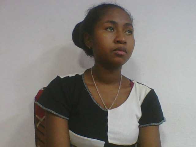 Marinah1a live cam on BongaCams