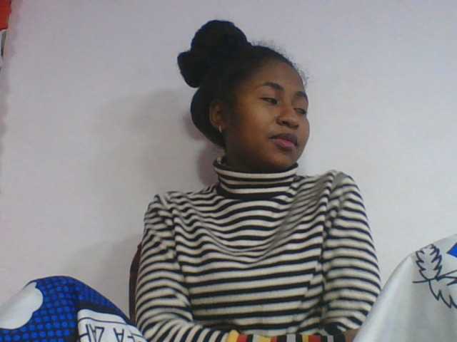 Marinah1a live cam on BongaCams