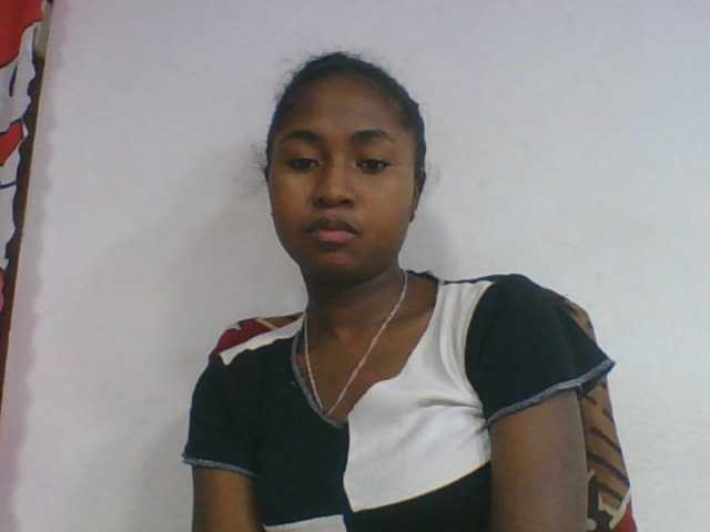 Marinah1a live cam on BongaCams
