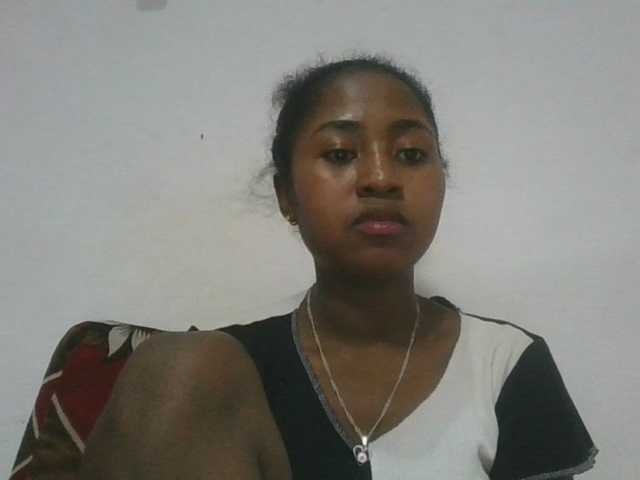 Marinah1a live cam on BongaCams