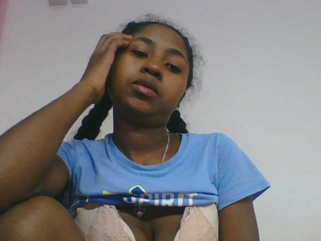 Marinah1a live cam on BongaCams
