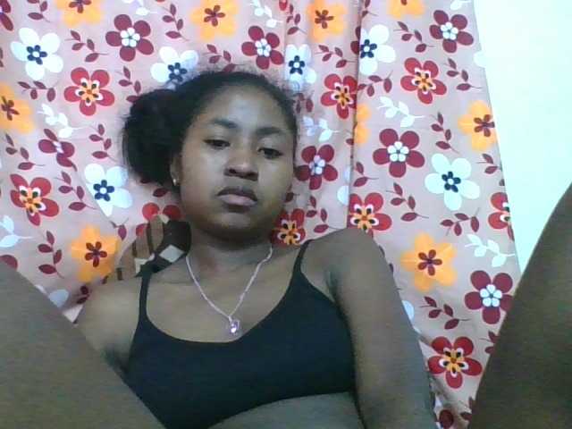Marinah1a live cam on BongaCams