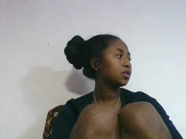 Marinah1a live cam on BongaCams