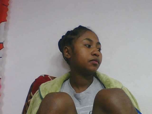 Marinah1a live cam on BongaCams