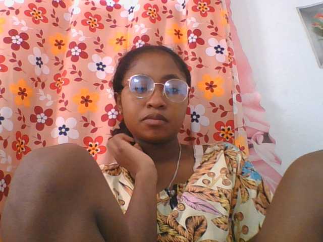 Marinah1a live cam on BongaCams