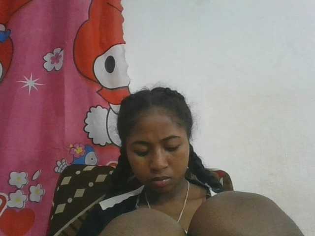 Marinah1a live cam on BongaCams