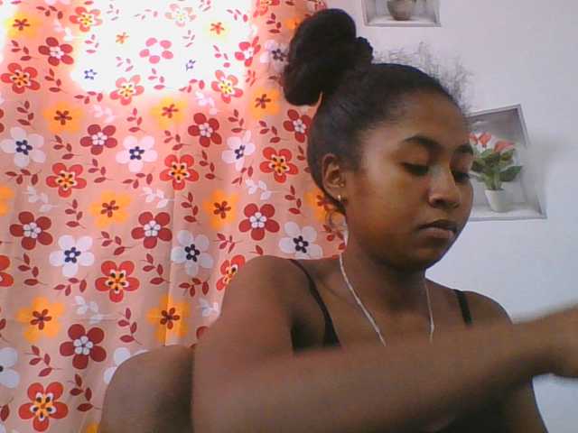 Marinah1a live cam on BongaCams