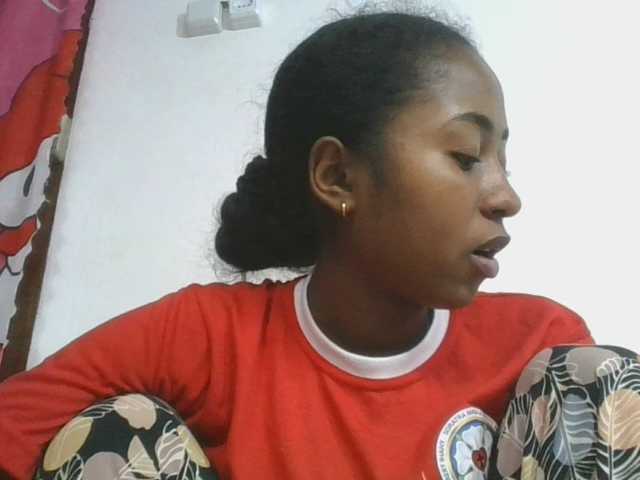 Marinah1a live cam on BongaCams