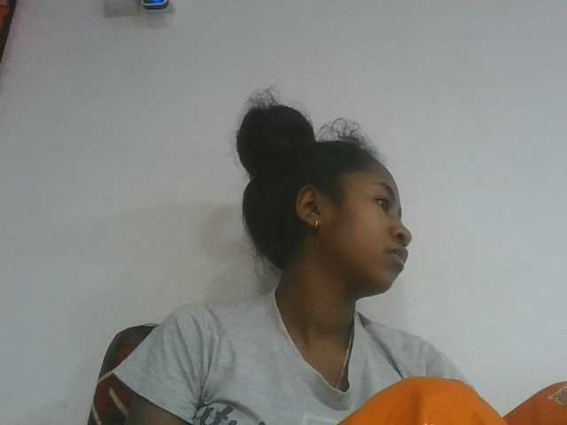Marinah1a live cam on BongaCams