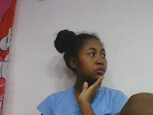 Marinah1a live cam on BongaCams