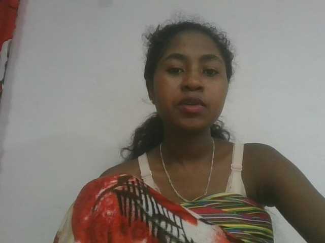Marinah1a live cam on BongaCams