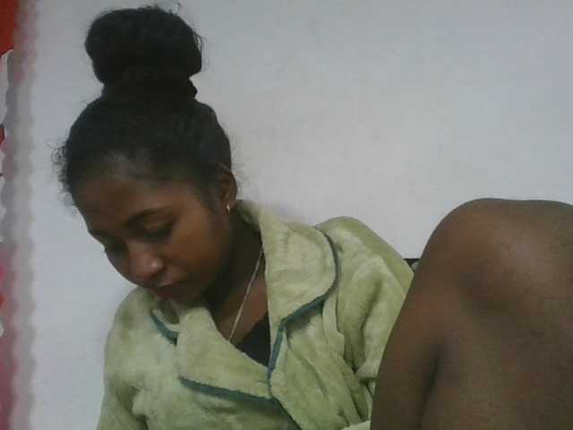 Marinah1a live cam on BongaCams